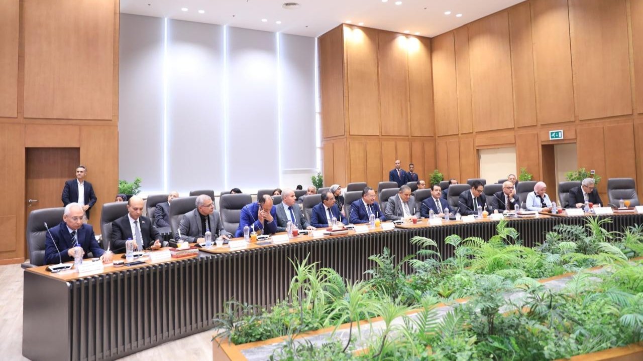 الدكتور المنشاوي يستعرض خطوات جامعة أسيوط الأهلية نحو جودة التعليم وتكاملها مع الجامعات الحكومية