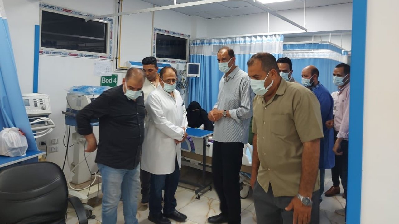 محافظ سوهاج يتابع علاج ضحايا انفجار أسطوانة الغاز بمطعم ميدان الشبان المسلمين ويأمر بتشكيل لجان للتحقيق